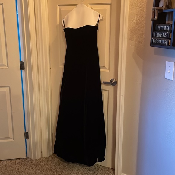 COPY - Black Strapless Velvet Dress - Picture 3 of 9